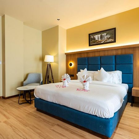 The White Rock Inn & Dine Шиллонг Экстерьер фото