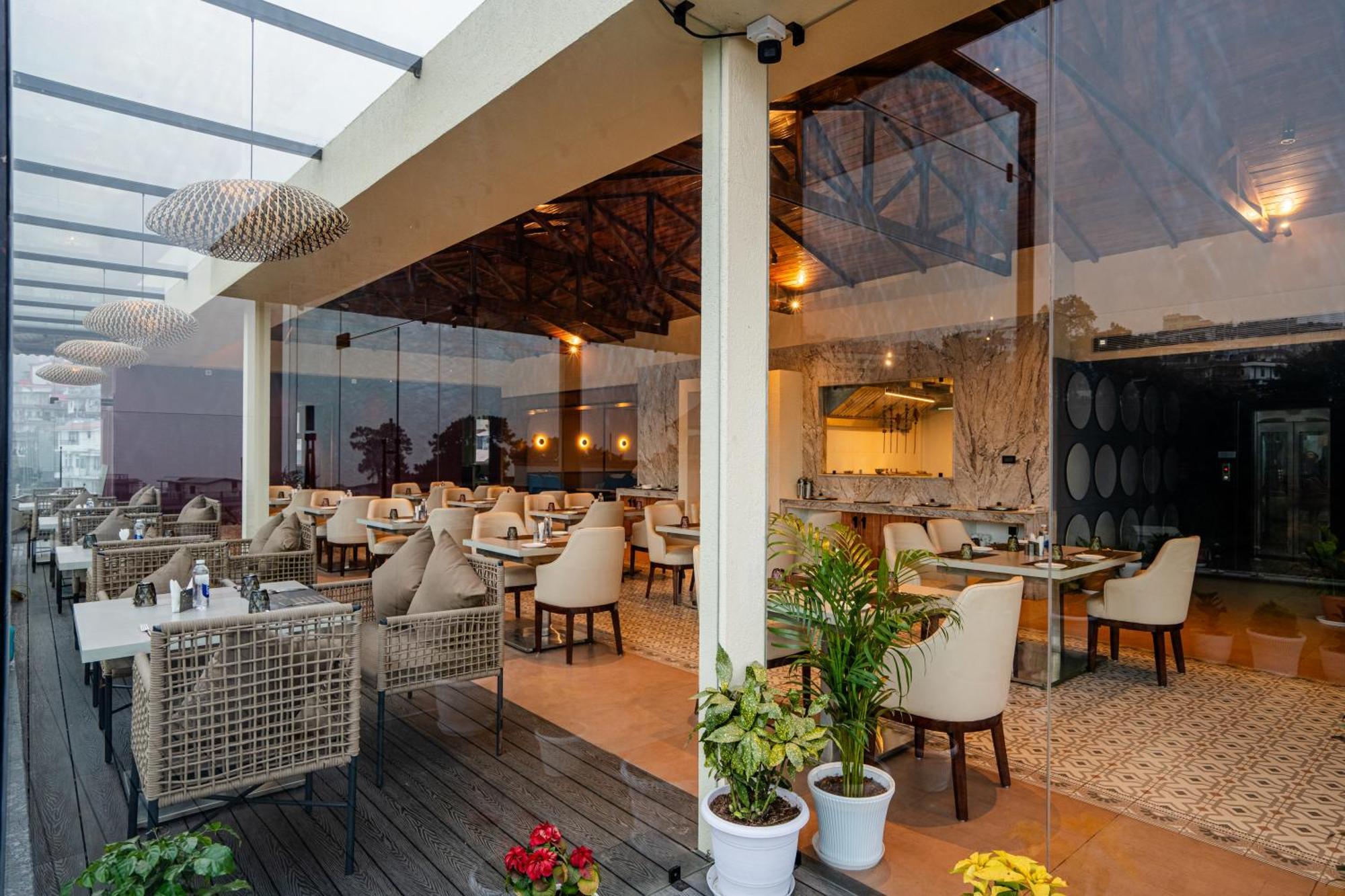 The White Rock Inn & Dine Шиллонг Экстерьер фото